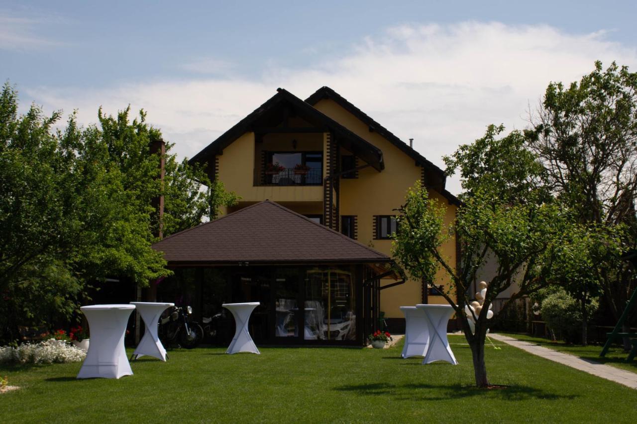 Janine Garden Hotel Braşov Exterior foto